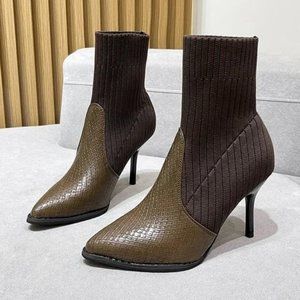 Boots Martens new pointed sleeve ankle boots